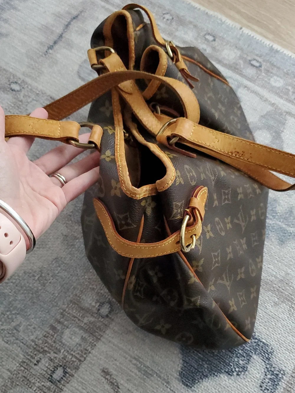 Louis Vuitton Batignolles Horizontal Monogram and Leather Shoulder Bag